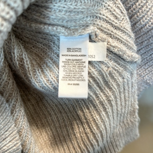 Express Sweater - Picture 4 of 4